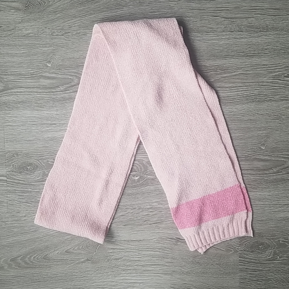 🔴NWOT Vintage Pink and dark pink winter scarf. One size.
